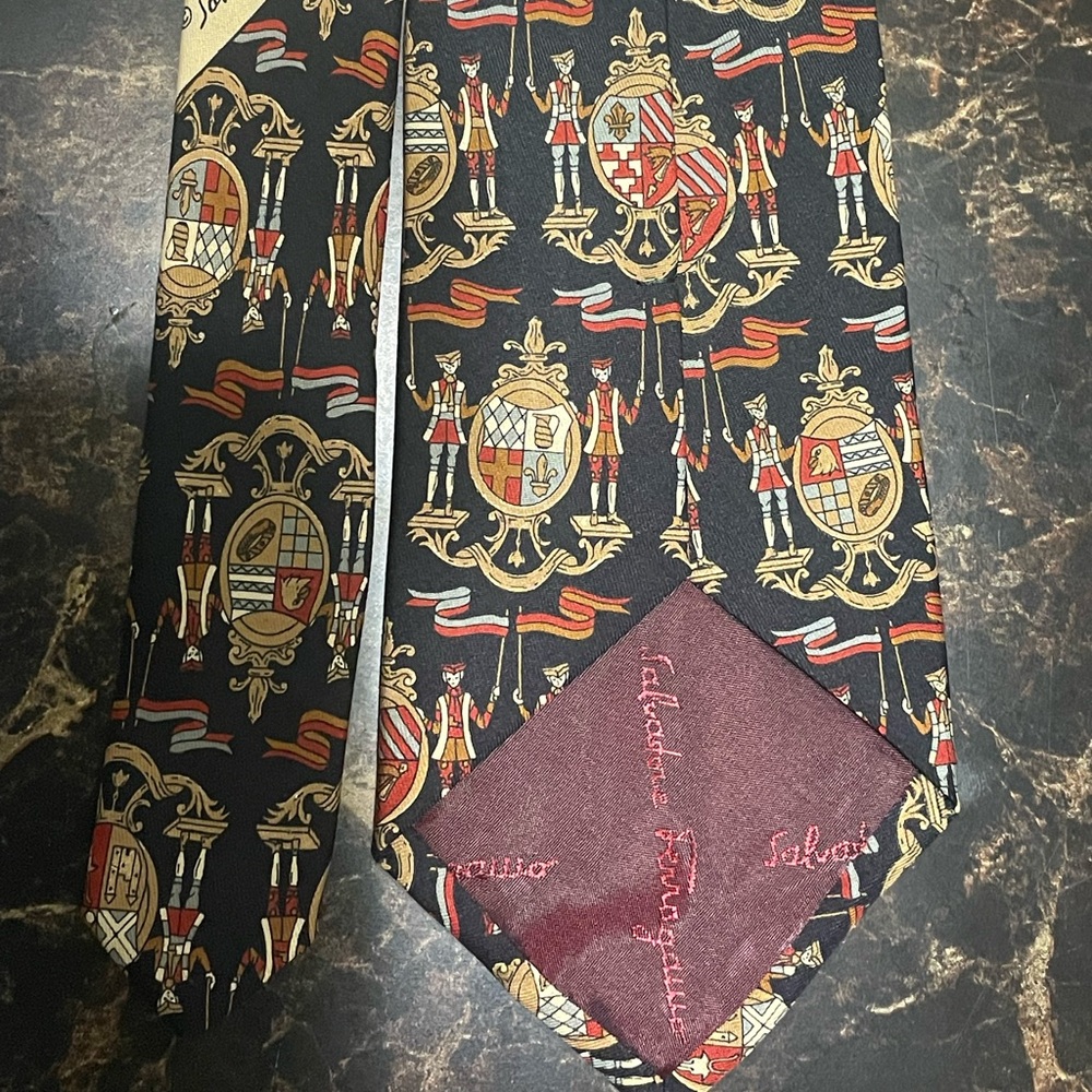 Salvatore Ferragamo Mens Necktie 100% Silk Black Horse Print Tie ITALY